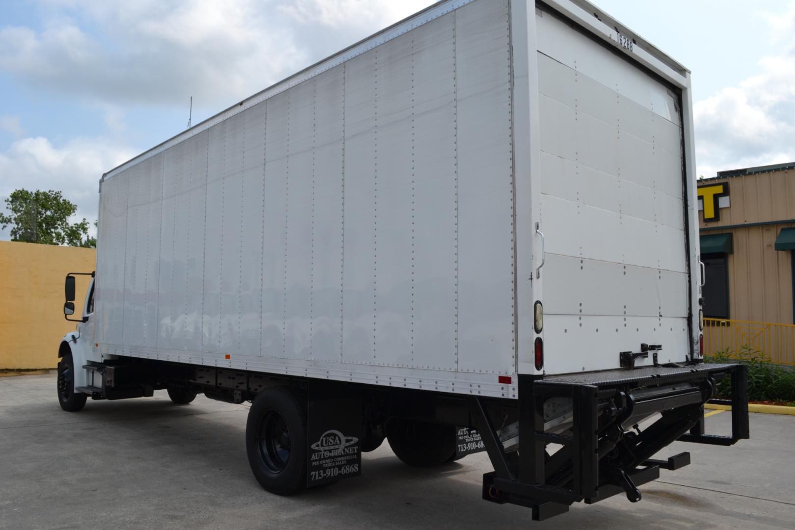 2017 WHITE /BLACK FREIGHTLINER M2-106 with an CUMMINS ISB 6.7L 240HP engine, ALLISON 2100HS AUTOMATIC transmission, located at 9172 North Fwy, Houston, TX, 77037, (713) 910-6868, 29.887470, -95.411903 - 26,000LB GVWR NON CDL, 26FT BOX, 13FT CLEARANCE , 103" X 102", MAXON 3,500LB CAPACITY ALUMINUM LIFT GATE, DUAL 50 GALLON FUEL TANKS,SPRING RIDE - Photo#6